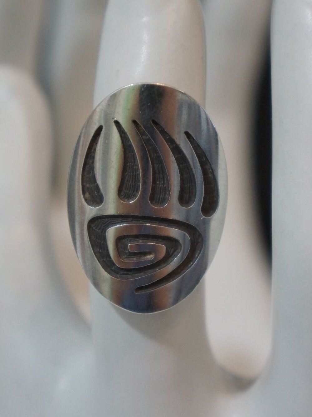 VTG Hopi Gordon Honyestewa Sterling Silver Bear Paw Overlay Ring Size 7.5